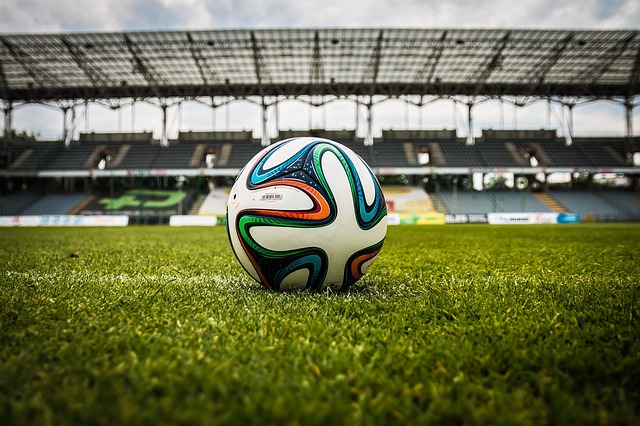 míč na stadionu